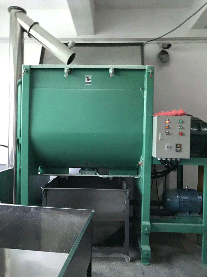 廈門(mén)塑料加熱臥式攪拌機(jī)為覃小姐創(chuàng)造了財(cái)富，增加了效率！